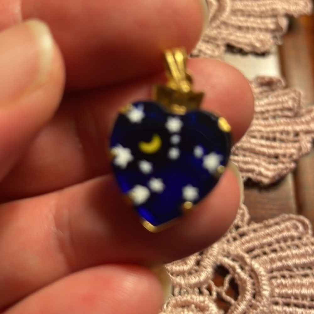 Beautiful 18 karat sold gold heart and murano glass charm rare